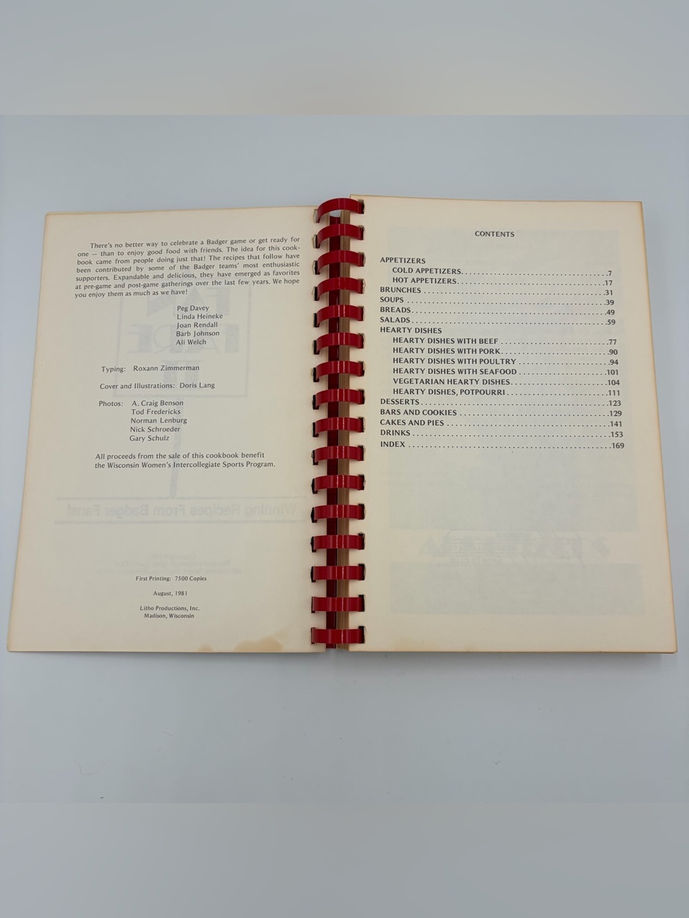 VTG 1981 University of Wisconsin Badgers Fan Fare Il Spiral Cook Book Recipe UW - Picture 4 of 10
